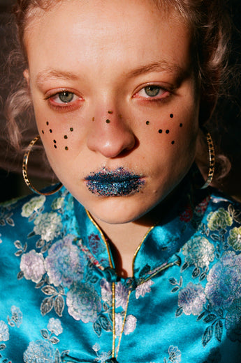 How to create extra chunky glitter freckles